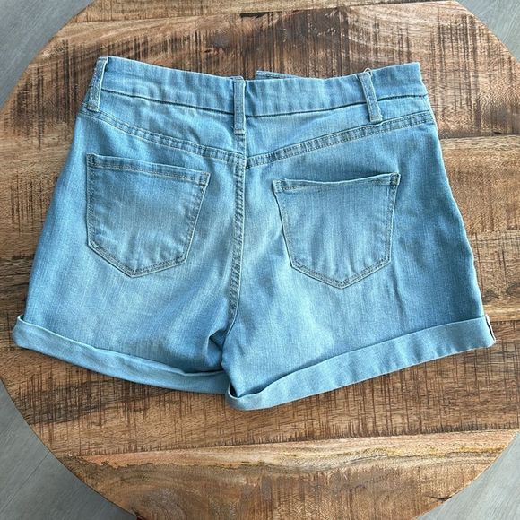 High Waist Shorts 3 Pair for Sale 3 Pair Bundle. Holds curves nicely - Picture 7 of 13